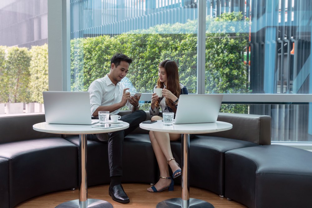 7 Kiat Jalin Asmara di Tempat Kerja