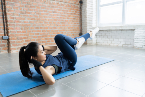 olahraga ringan di rumah dengan cara sit up