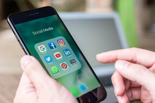 Bijak Menggunakan Internet dan Media Sosial