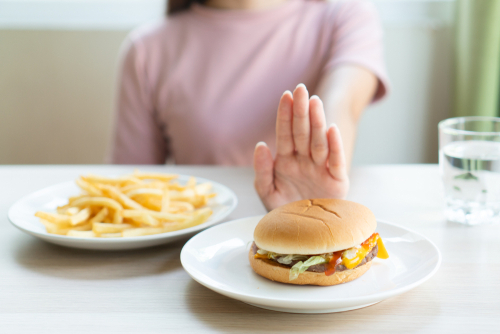 pola makan sehat dengan membatasi lemak jahat