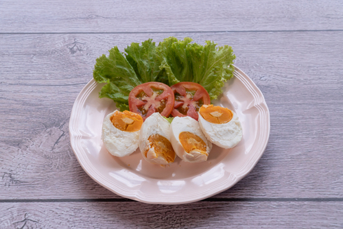 manfaat telur asin untuk diet ketogenik