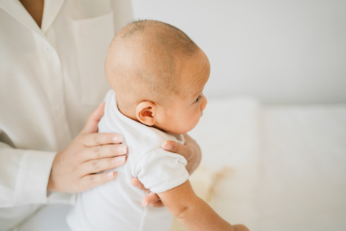 cara mengatasi cegukan pada bayi