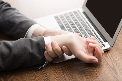 Kebiasaan yang jadi penyebab sakit saraf dan cara mencegah