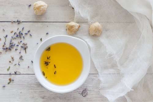 Simak 6 Manfaat Minyak Kemiri bagi Kesehatan Tubuh