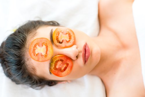 5 Manfaat Masker Tomat dan Cara Membuatnya yang Mudah