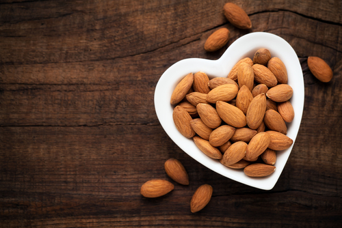 berbagai nutrisi dalam kacang almond
