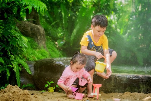 Playground Anak Tutup? Yuk, Ganti dengan Membuat Ruang Bermain Alami di Rumah