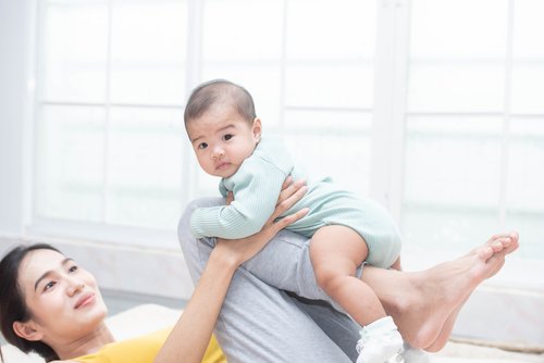 Ingin Menurunkan Berat Badan Setelah Melahirkan? Lakukan 5 Olahraga Ini!