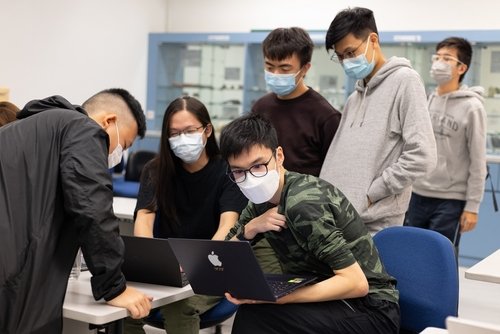 4 Tips berteman dengan rekan kerja kantor