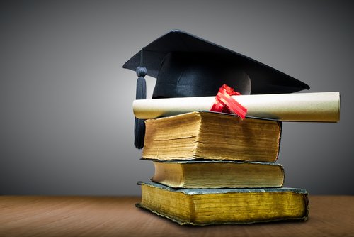 UKT Meroket, Apakah Student Loan Bisa Jadi Solusi?