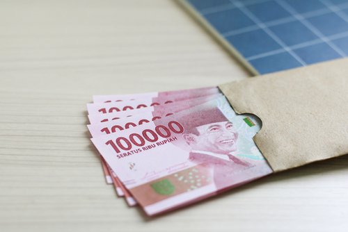 Strategi Bijak Agar Uang THR Berdampak Lebih Lama