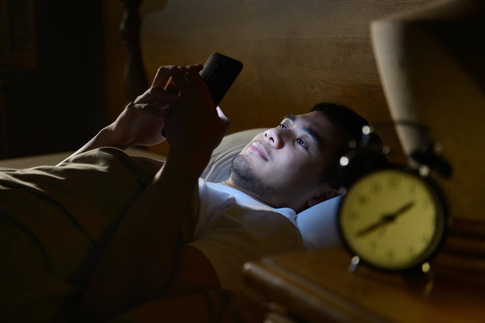 Sulit Tidur? Ini Tips Praktis Mengurangi Screen Time Tanpa Harus Detoks Digital Total