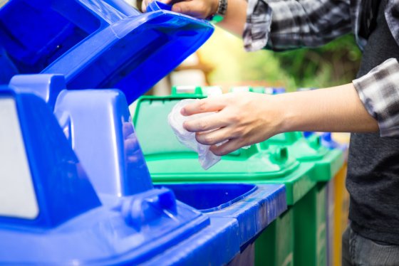 Ubah Sampah Jadi Uang: Cara Mudah Menambah Penghasilan Sambil Menjaga Lingkungan