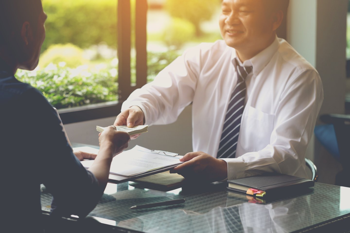 Cara Menentukan Gaji Karyawan