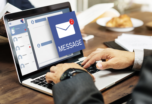 memanfaatkan fitur email marketing grati