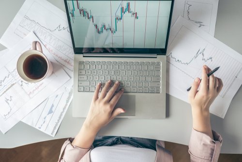 Strategi Sukses Cara Trading Saham Harian Agar Untung Terus