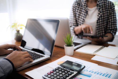 Simak cara membuat dan contoh laporan keuangan sederhana