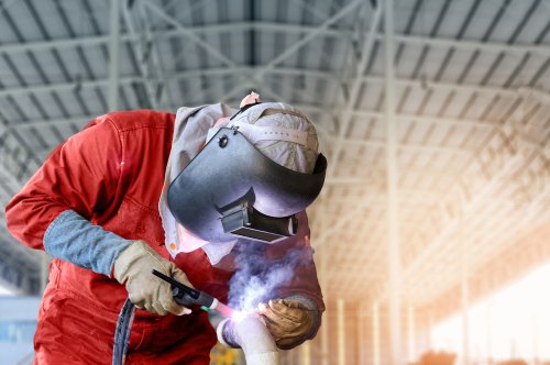 Tips Sukses & Cara Mengembangkan Usaha Bengkel Las Agar Laris