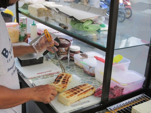 menentukan target konsumen usaha roti bakar