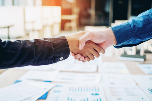 dapatkan klien pertama bisnis konsultan