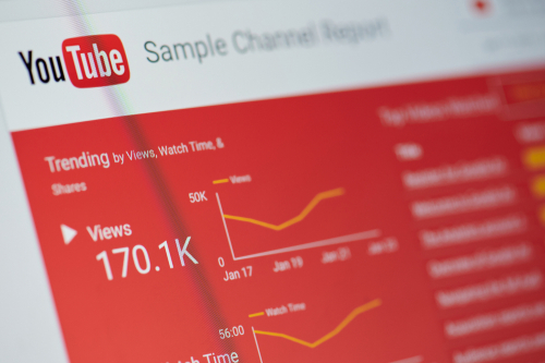 menentukan parameter iklan di YouTube          