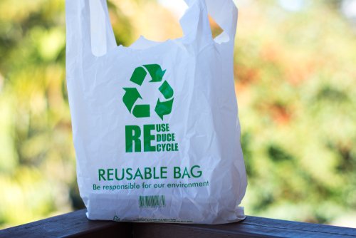 Pelaku Usaha, Ini Tips Memilih Kantong Plastik Ramah Lingkungan