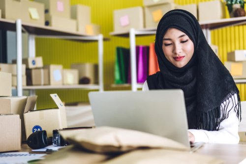 Berencana Bisnis Hijab? Ini Tips Pemasaran di Media Sosial