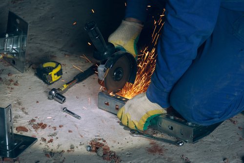 Cara Mengembangkan Usaha Bengkel Las di Kampung