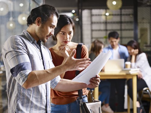 Coaching Karyawan Toko Kelontong: Cara Membangun Tim yang Mandiri dan Produktif